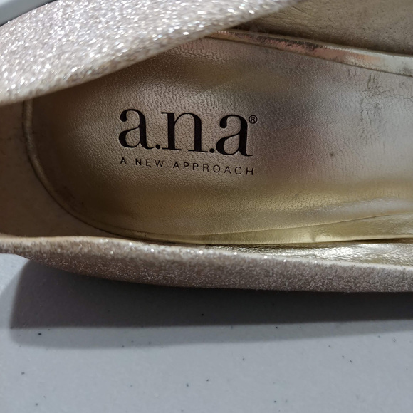 A.N.A. Gold/Glitter Pumps, Size 7M, No Box - Picture 3 of 5